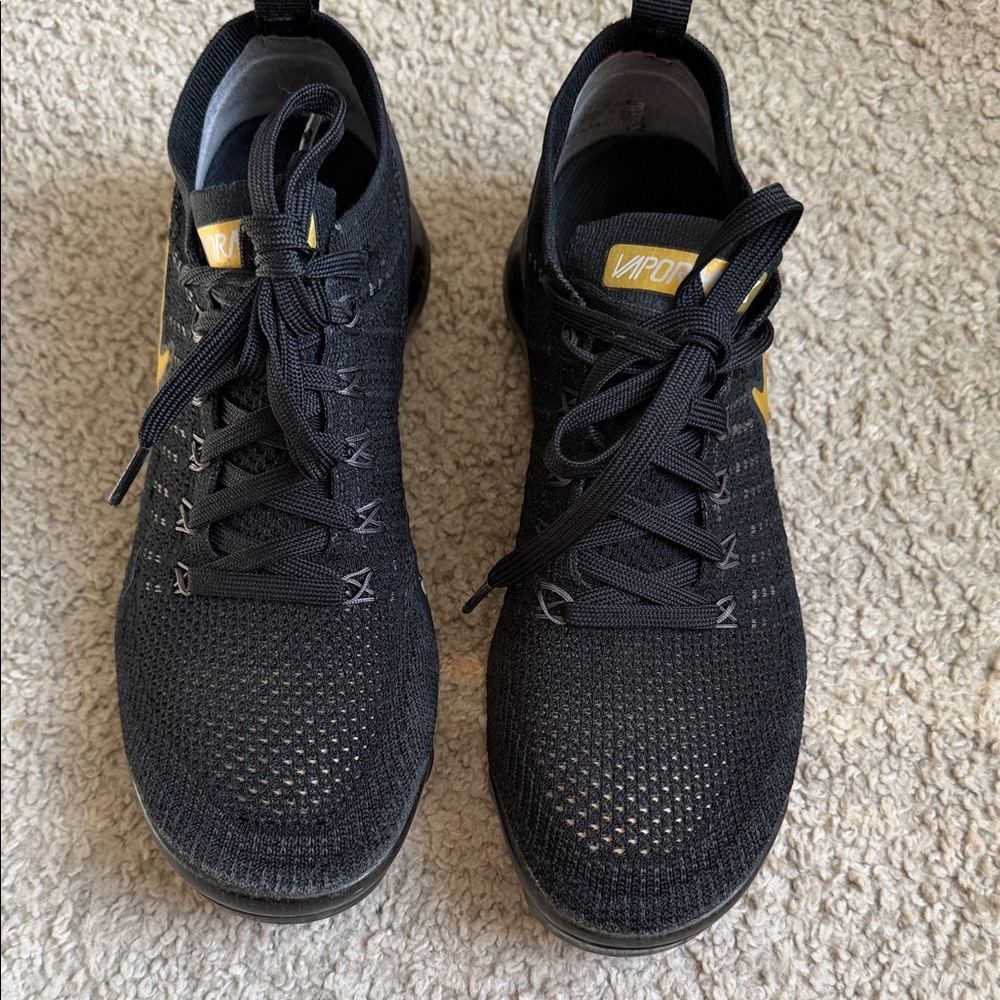 Nike vapor max Black Knit Running Sneakers with Gold Swoosh - Picture 2 of 8